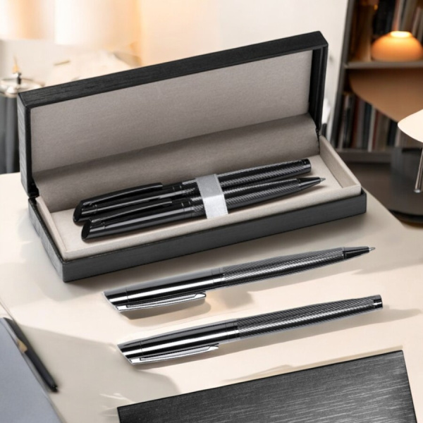 Набор из ручки-роллера и выдвижного карандаша / Подарочный набор в футляре